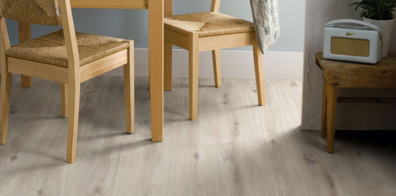 Room with K231 Misty Plains Oak flooring